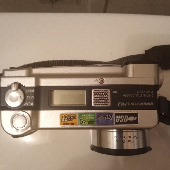 Sony camera - Picture 3 of 4